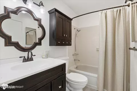 Bath - 1201 Elegante Ln, Anchorage, AK 99501 photo 2 of 2