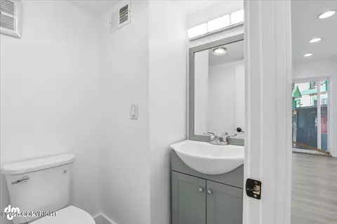Bath - 1201 Elegante Ln, Anchorage, AK 99501 photo 1 of 2