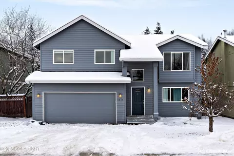 8944 Little Brook St, Anchorage, AK 99507