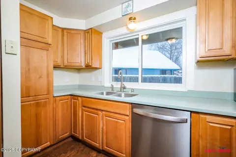 10285 Arborvitae Dr, Anchorage, AK 99507 photo 12