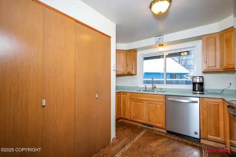 10285 Arborvitae Dr, Anchorage, AK 99507 photo 8