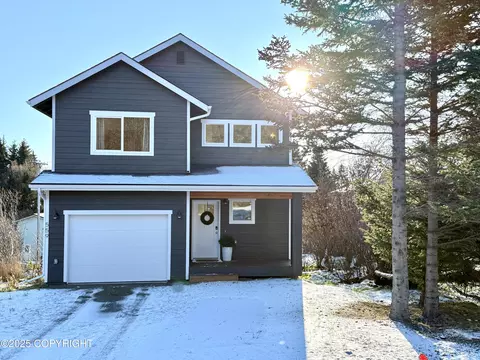 559 Rangeview Ave, Homer, AK 99603