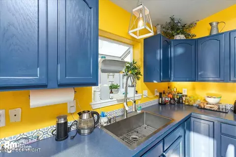 Kitchen - 20003 Highland Ridge Dr, Eagle River, AK 99577 photo 4 of 5