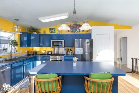 Kitchen - 20003 Highland Ridge Dr, Eagle River, AK 99577 photo 3 of 5