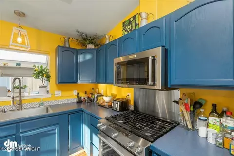 Kitchen - 20003 Highland Ridge Dr, Eagle River, AK 99577 photo 5 of 5