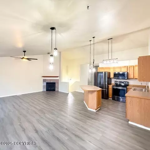 Living - 5554 Sapphire Loop, Anchorage, AK 99504 photo 4 of 7