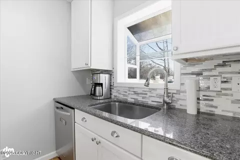 Kitchen - 4040 E 65th Ave, Anchorage, AK 99507 photo 3 of 6