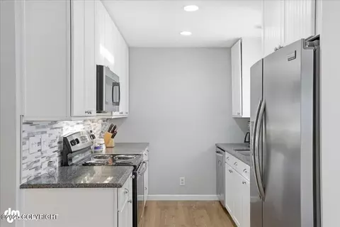 Kitchen - 4040 E 65th Ave, Anchorage, AK 99507 photo 2 of 6