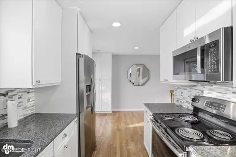 Kitchen - 4040 E 65th Ave, Anchorage, AK 99507 photo 5 of 6