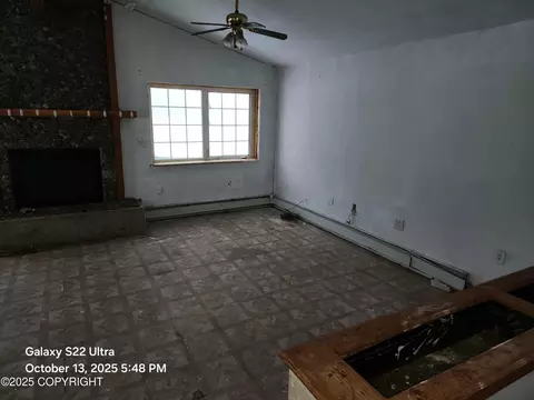 Living - 7241 Karluk St, Barrow, AK 99723 photo 3 of 4