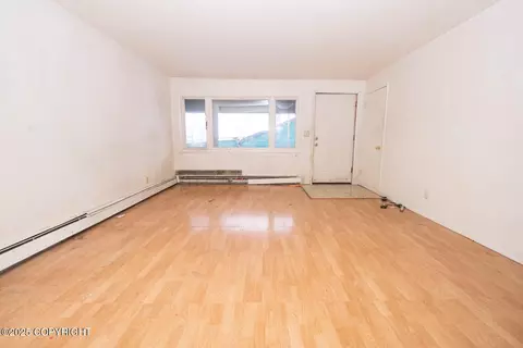 Living - 935 E 13th Ave, Anchorage, AK 99501 photo 4 of 5