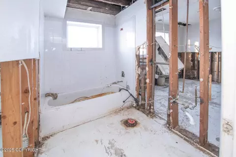 Bath - 935 E 13th Ave, Anchorage, AK 99501 photo 2 of 3