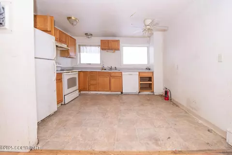 Kitchen - 935 E 13th Ave, Anchorage, AK 99501 photo 3 of 4