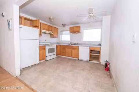 Kitchen - 935 E 13th Ave, Anchorage, AK 99501 photo 4 of 4