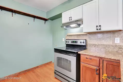 Kitchen - 11335 Bridger Pl, Eagle River, AK 99577 photo 5 of 6