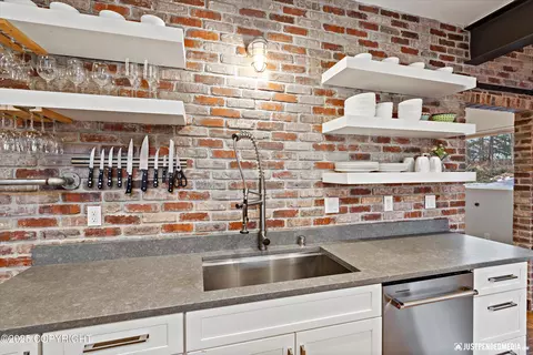 Kitchen - 11520 Reader Rd, Anchorage, AK 99516 photo 5 of 8