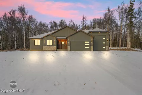 2073 W Cashatt Dr, Wasilla, AK 99654