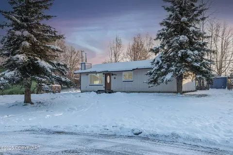 8510 Hidden View Ct, Anchorage, AK 99504