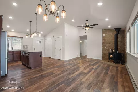 Living - 10309 N Easy St, Willow, AK 99688 photo 2 of 3