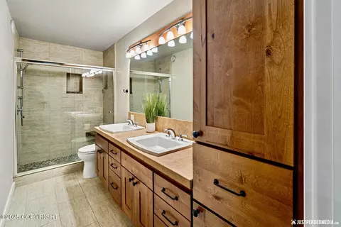 Bath - 260 Vail Dr, Girdwood, AK 99587 photo 4 of 5