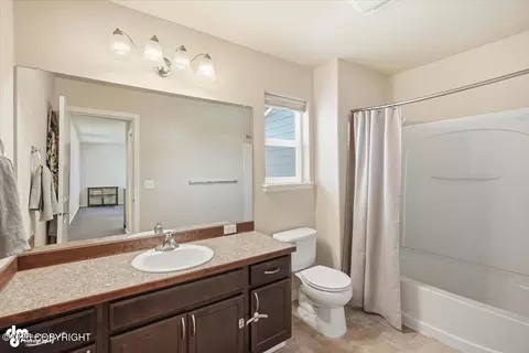 Bath - 13096 Curry Ridge Cir, Eagle River, AK 99577 photo 2 of 3