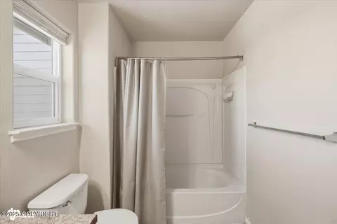 Bath - 13096 Curry Ridge Cir, Eagle River, AK 99577 photo 3 of 3