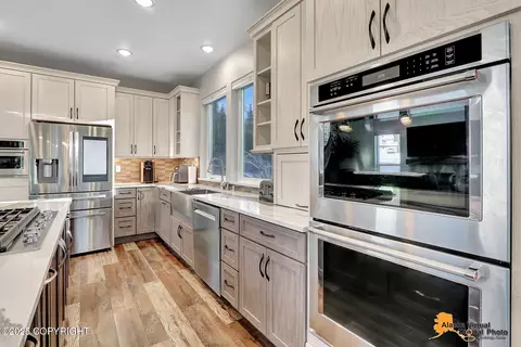 Kitchen - 8130 Harmany Ranch Rd, Eagle River, AK 99577 photo 11 of 19