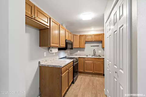 Kitchen - 4530 Wright St # 12, Anchorage, AK 99507 photo 3 of 3