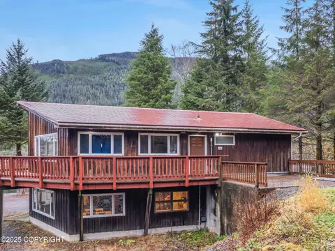 695 Sunset Dr, Ketchikan, AK 99901