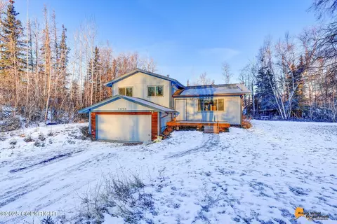 1055 E Onyx Cir, Wasilla, AK 99654