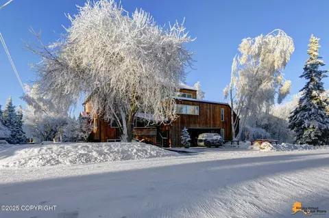 211 W Manor Ave, Anchorage, AK 99501