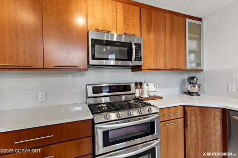Kitchen - 3915 Hiland Rd, Eagle River, AK 99577 photo 4 of 5