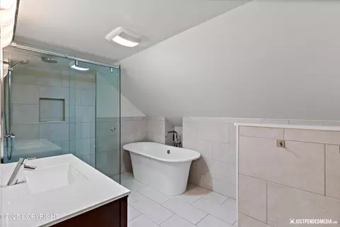 Bath - 3915 Hiland Rd, Eagle River, AK 99577 photo 6 of 10