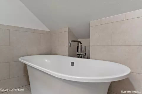 Bath - 3915 Hiland Rd, Eagle River, AK 99577 photo 9 of 10