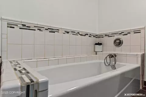Bath - 3915 Hiland Rd, Eagle River, AK 99577 photo 4 of 10