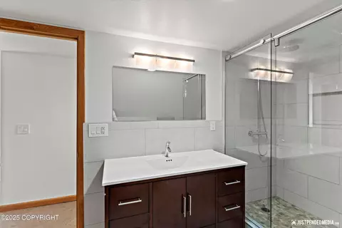 Bath - 3915 Hiland Rd, Eagle River, AK 99577 photo 7 of 10