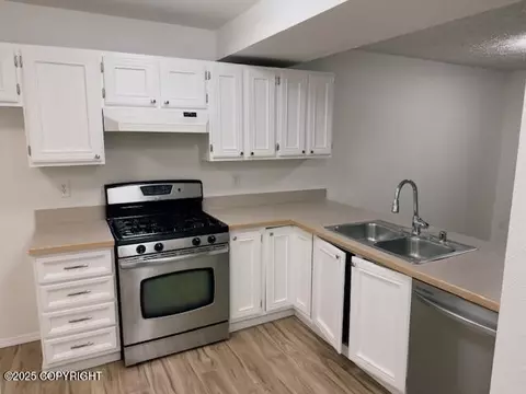 9665 Victor Rd # 7B, Anchorage, AK 99515
