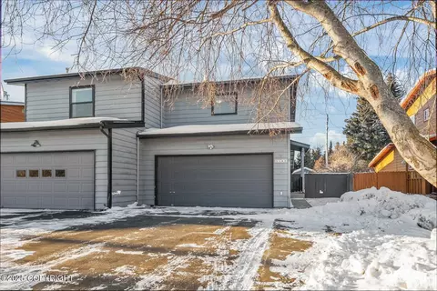 3140 Bridle Ln, Anchorage, AK 99517