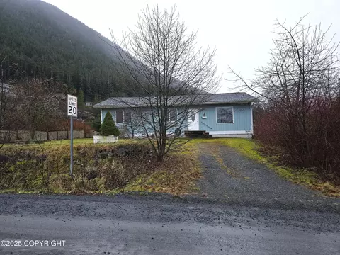 100 Kiksadi Ct, Sitka, AK 99835