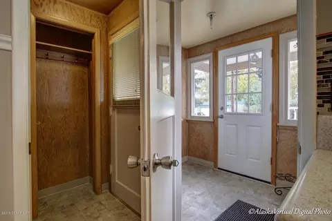 Entry Way - 618 N St, Anchorage, AK 99501 photo 1 of 3