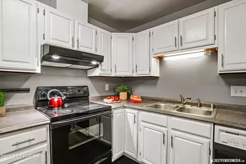 Kitchen - 4510 Wright St # 23, Anchorage, AK 99507 photo 4 of 7