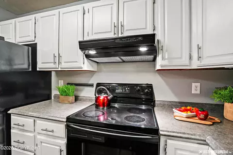 Kitchen - 4510 Wright St # 23, Anchorage, AK 99507 photo 6 of 7