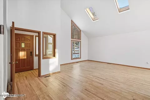 10220 Silvertip Cir, Eagle River, AK 99577 photo 5