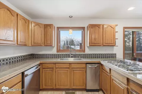 10220 Silvertip Cir, Eagle River, AK 99577 photo 16