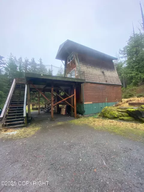 6269 Fireside Ct, Ketchikan, AK 99901
