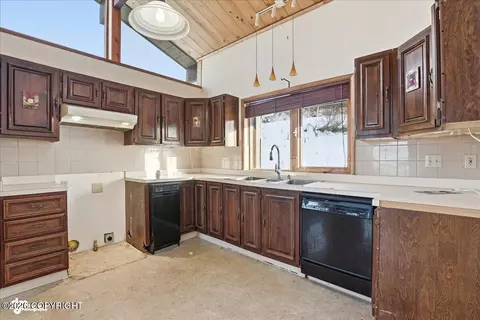 10640 Stroganof Dr, Anchorage, AK 99507