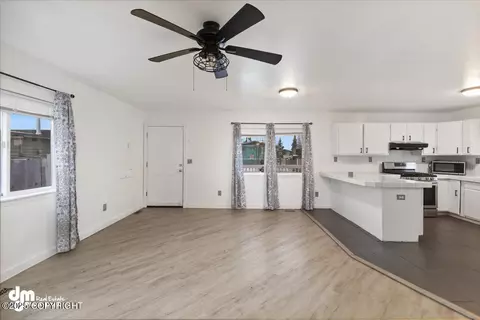Living - 1035 E 12th Ave, Anchorage, AK 99501 photo 2 of 4
