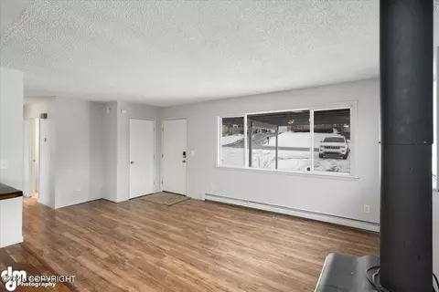Living - 8525 Rangeview Ave, Anchorage, AK 99504 photo 3 of 4