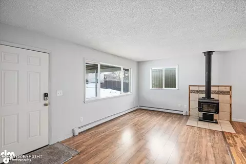 Living - 8525 Rangeview Ave, Anchorage, AK 99504 photo 4 of 4