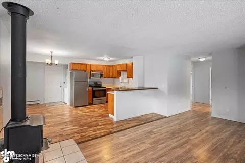 Living - 8525 Rangeview Ave, Anchorage, AK 99504 photo 1 of 4
